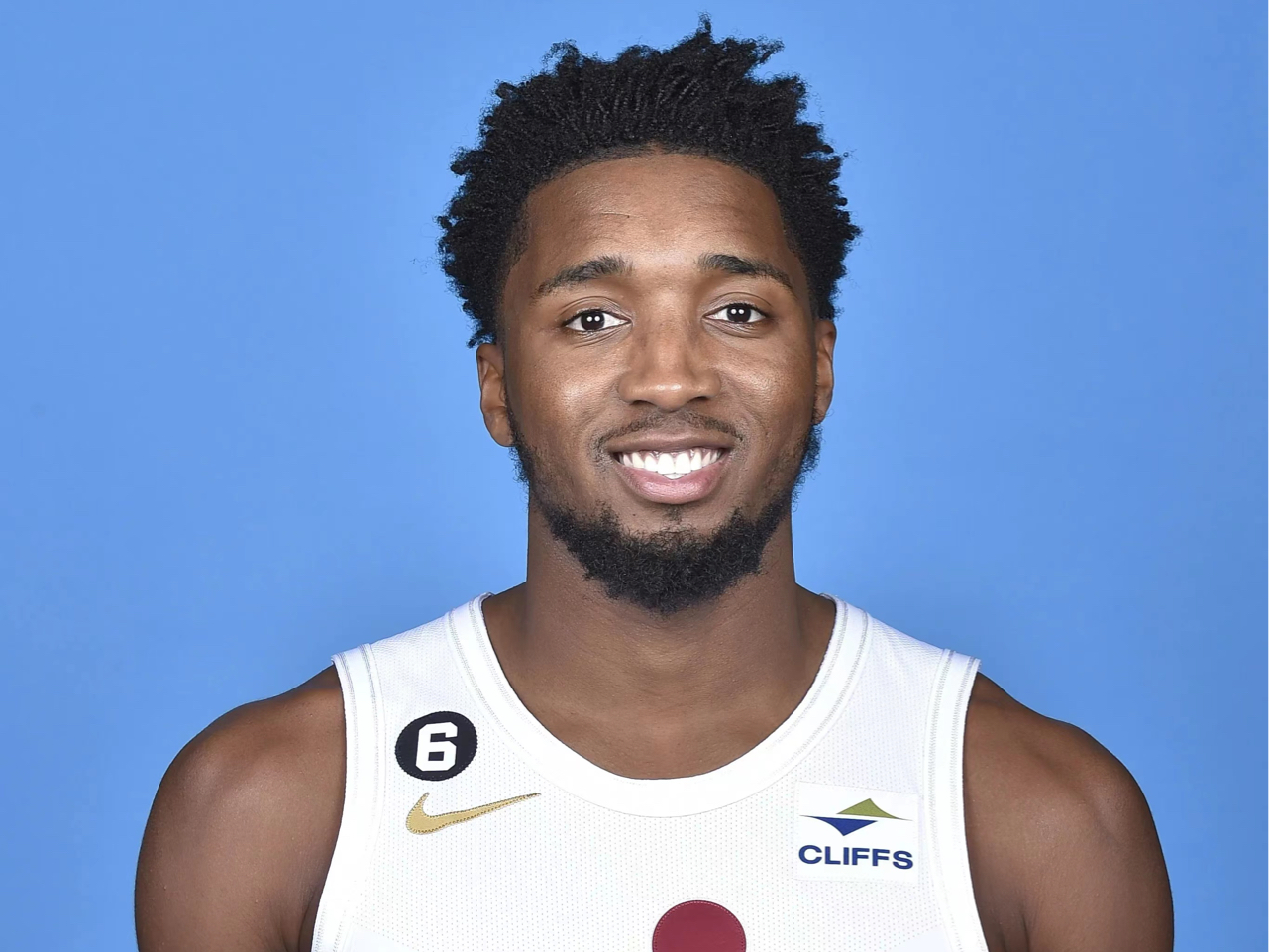 湖人板凳哑火半场仅得7分，马刺三大板凳合砍29分压制湖人（湖人替补熄火半场仅7分，马刺三替补合力轰29分占上风）